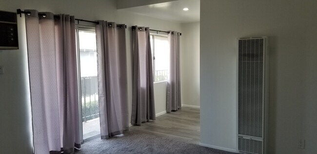 Building Photo - 1929 S Barrington Ave