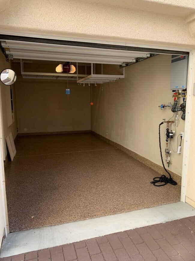 Building Photo - 2 Bed 3 Bath Townhouse For Rent in Temecula