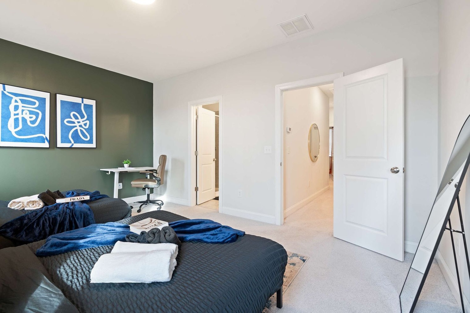 Building Photo - 1010 Falling Rock Pl