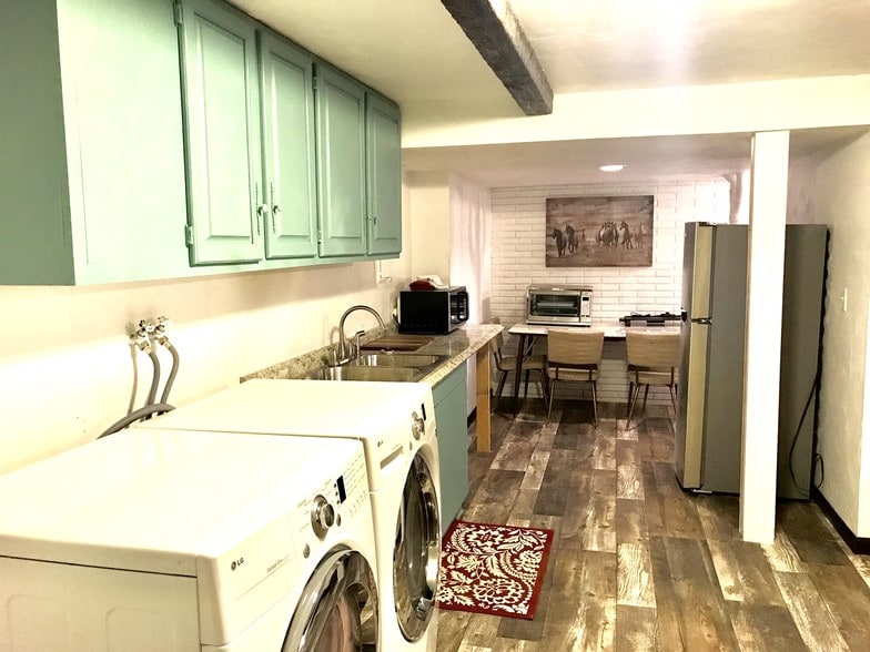 Building Photo - 325 Westbrook Dr