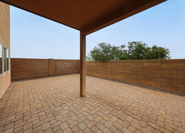 Building Photo - 12039 W Leather Ln