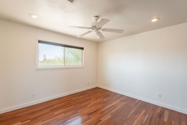 Building Photo - 1325 W Lobo Ave