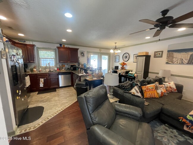 Building Photo - 206 Kenan Lp
