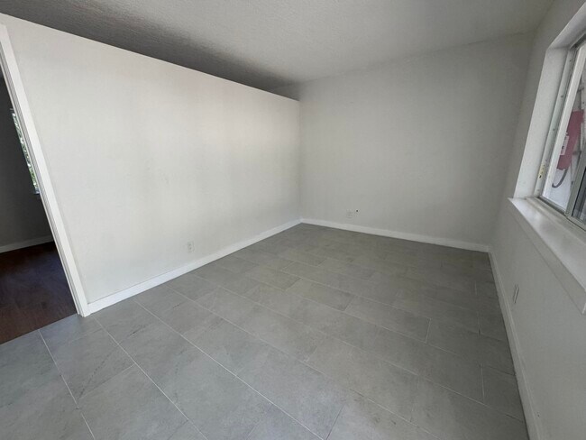 Building Photo - 110 Cascade Ln