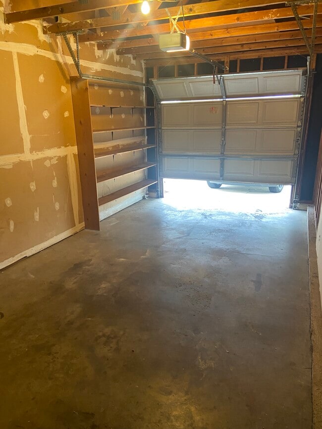 Building Photo - 3216 Meadow Trail Dr