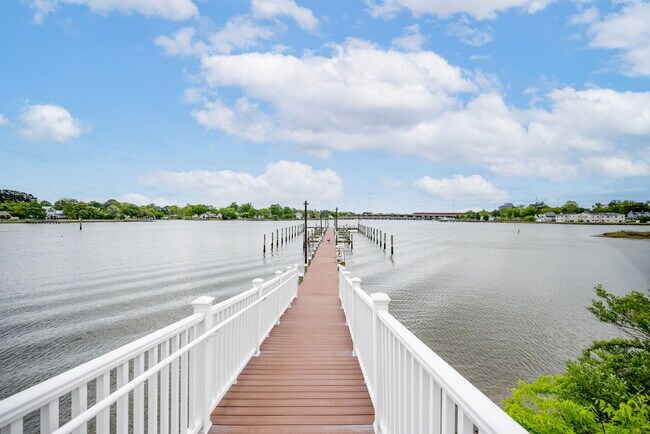 Building Photo - 205 Dockside Dr