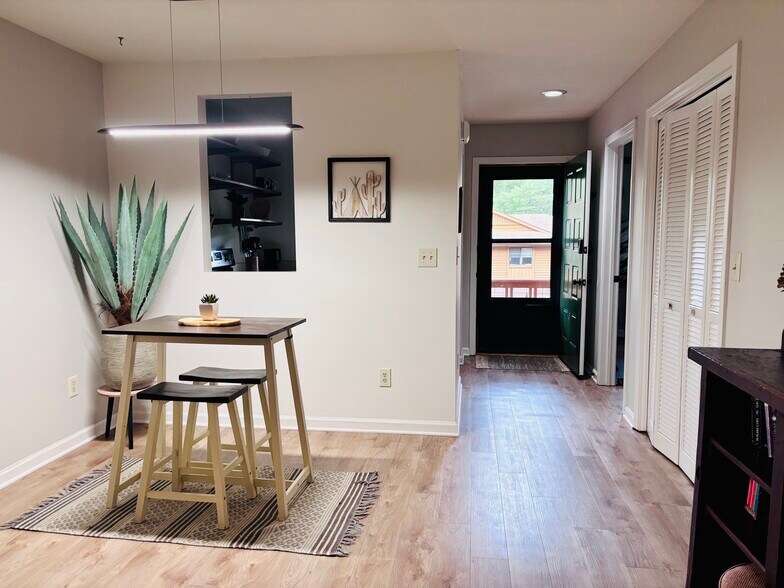 workspace and dining area - 551 Courtwood Ln