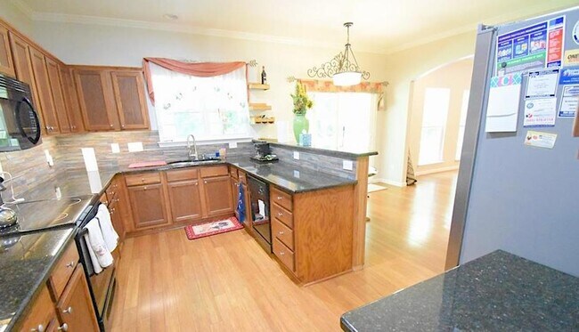 Building Photo - 1913 Thorn Crest Dr