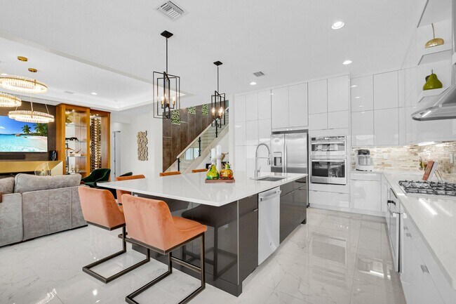 Building Photo - 17112 Aquavera Way