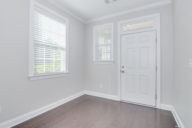 Building Photo - 983 Glenhaven Dr