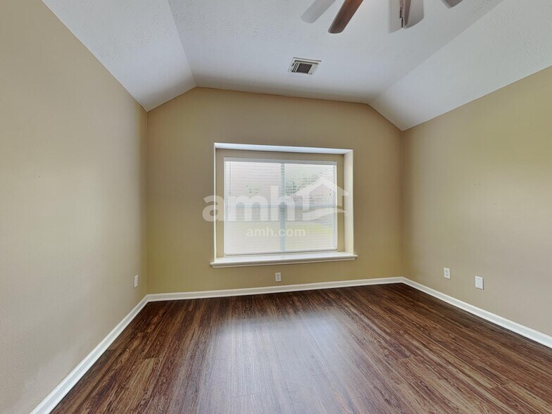 Building Photo - 12227 Lavon Dr