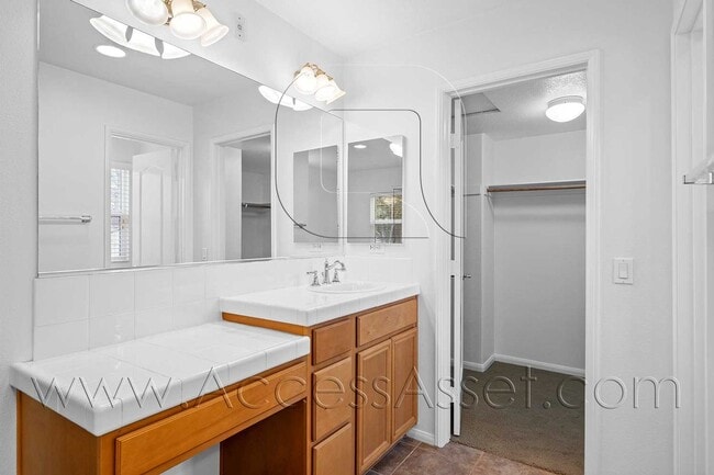 Building Photo - Spacious & Stylish 3 Bed/3.5 Bath Home In Temecula's Harveston Lake Community!