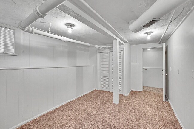 Building Photo - $3,500- Location! 2 Bed 2.5 Bath 2 Non-Con...