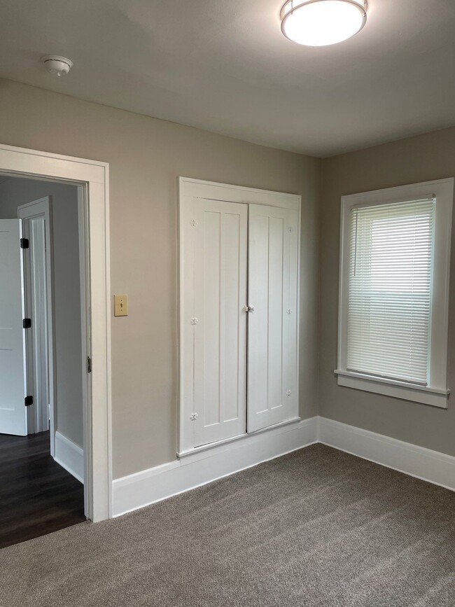 Building Photo - 147 Conrad St