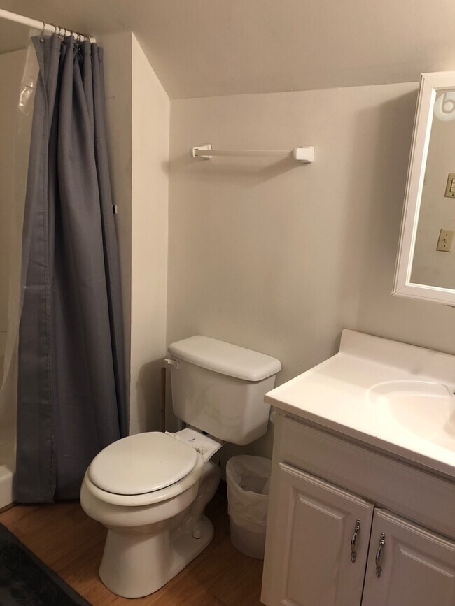 Building Photo - **SCHOOL YEAR RENTAL-TWO STUDENT MAX** AVAILABLE MID-AUGUST TO MID-MAY