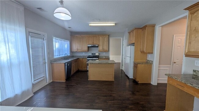 Building Photo - 2237 Traywick Chase