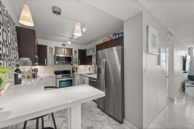 Building Photo - 5750 Collins Ave