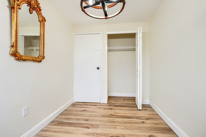 Building Photo - 8049 Lansdale Rd