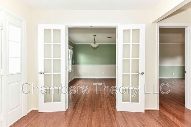 Building Photo - 10135 Forest Hill Cir