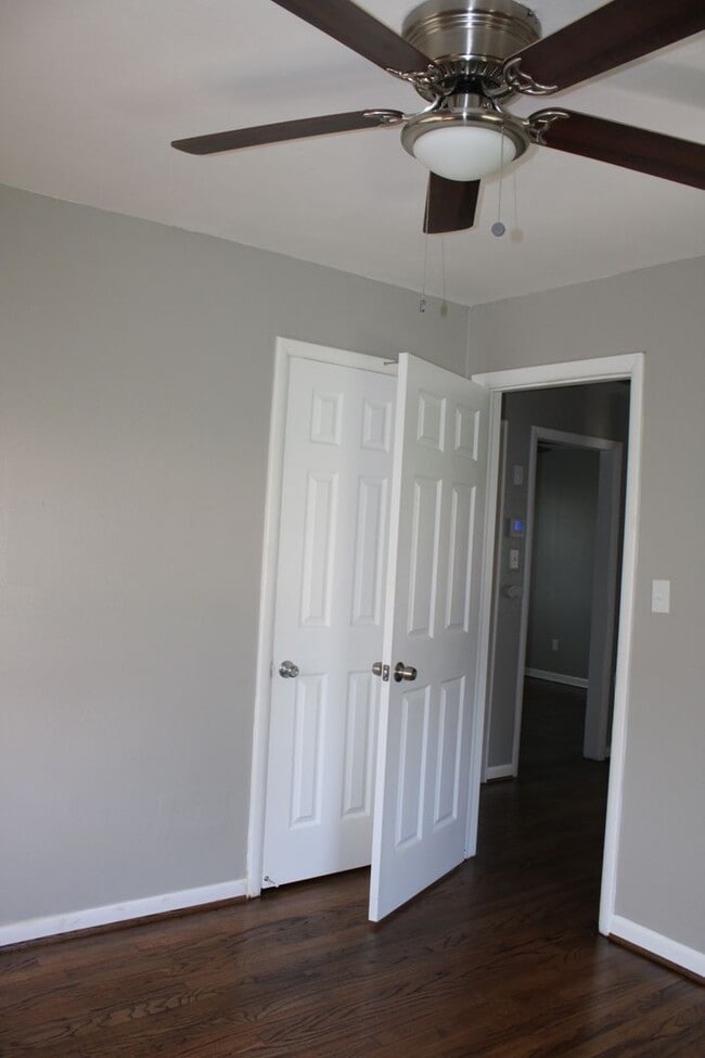 Building Photo - REMODELED!!  3 beds, 2 bath