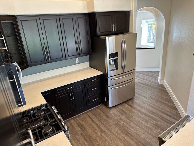 Building Photo - PROMOTIONAL - Tenant Signed Lease for 7/1/26 - Have the rest of June for free!!!!