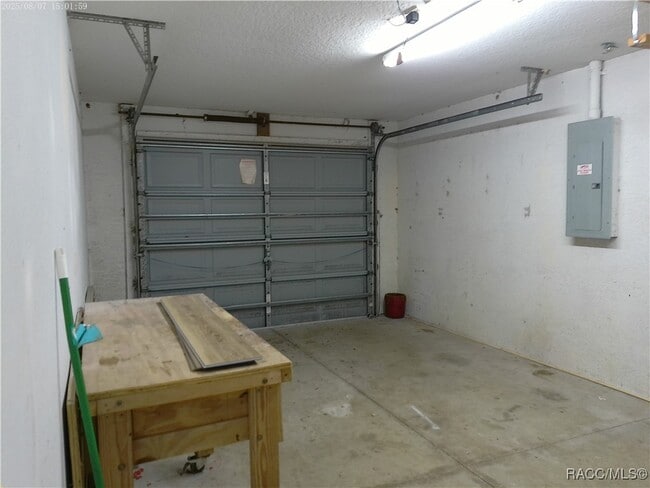 Building Photo - 6015 E Carmel Ln
