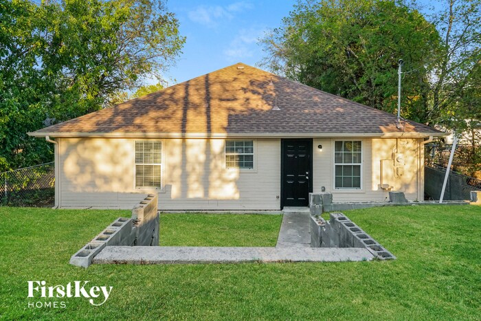 Building Photo - 916 Meadow Park Dr