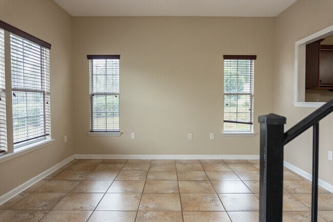 Building Photo - 2295 Del Carmel Way