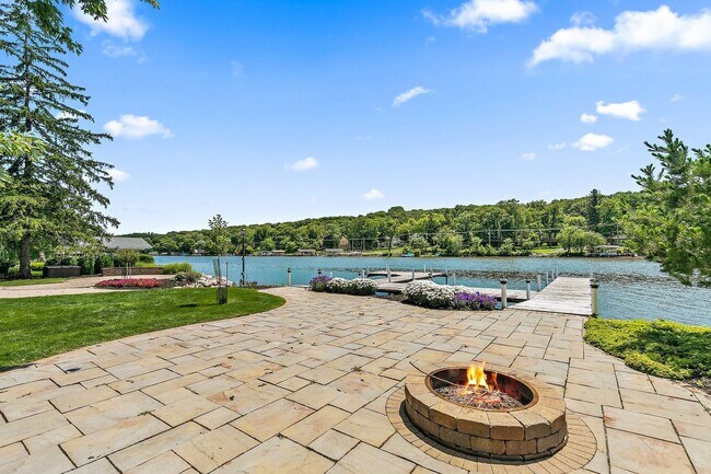 Building Photo - 1037 N Harrison St