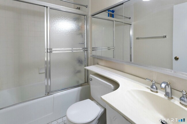 Building Photo - 143 Hoyt St