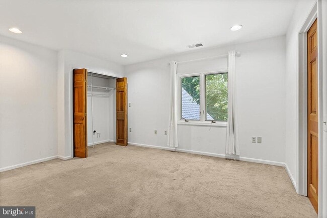 Building Photo - 12624 Golden Oak Dr