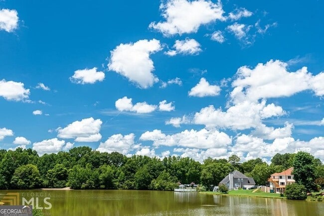 Building Photo - 225 Heritage Lake Dr