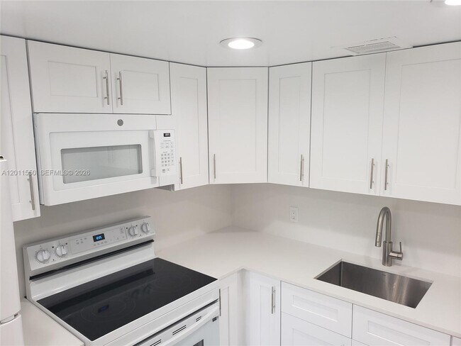 Building Photo - 13255 SW 7th Ct