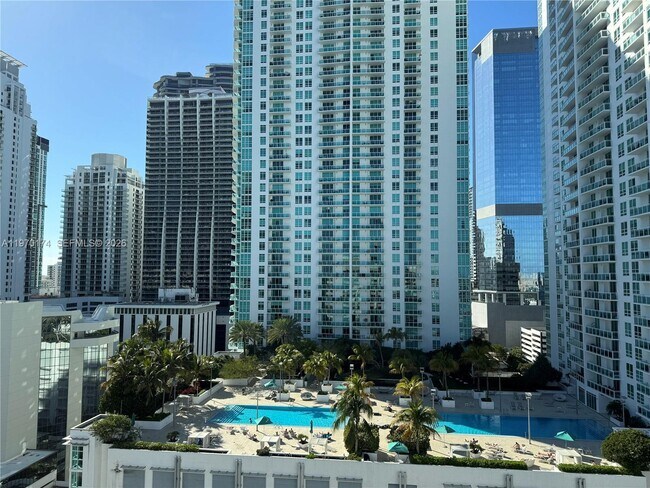 Building Photo - 999 Brickell Bay Dr