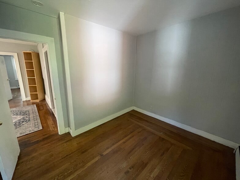 Building Photo - 35 William St