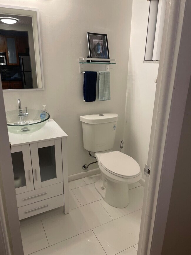 Building Photo - 604 NE 2nd St