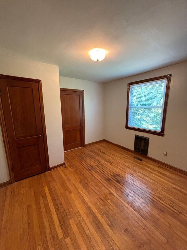 Building Photo - Tranquil Home in South Knoxville!