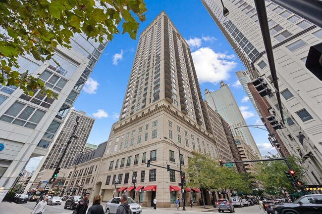 Primary Photo - 10 E Delaware Pl