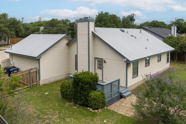Building Photo - 1702 Ireland Dr