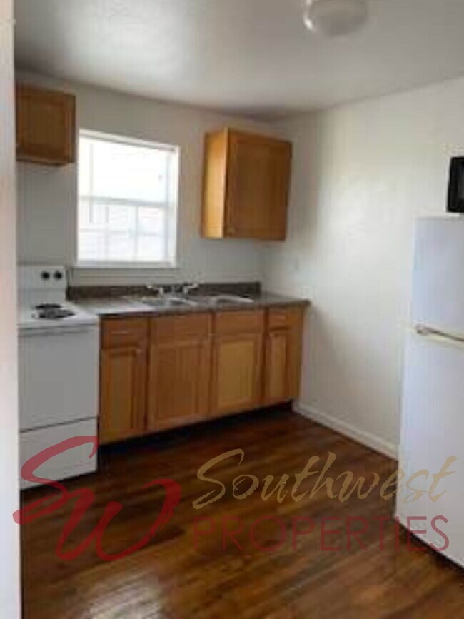 Building Photo - Spacious Upstairs 1-Bedroom Apartment in Downtown Stephenville
