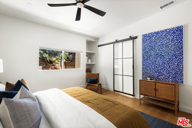 Building Photo - 3375 Coldwater Canyon Ave