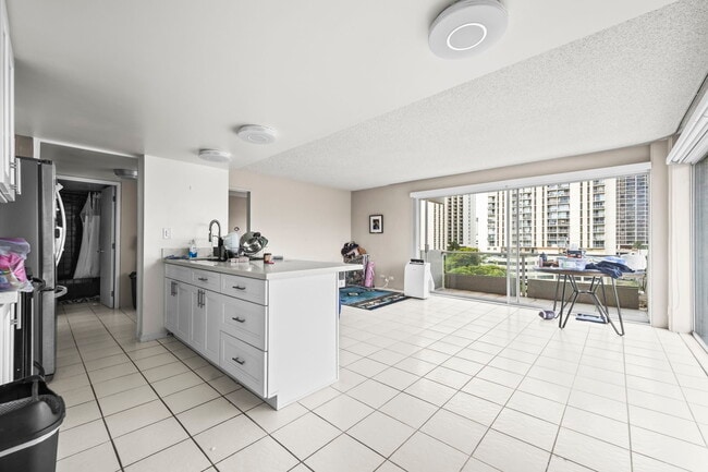 Building Photo - 240 Makee Rd