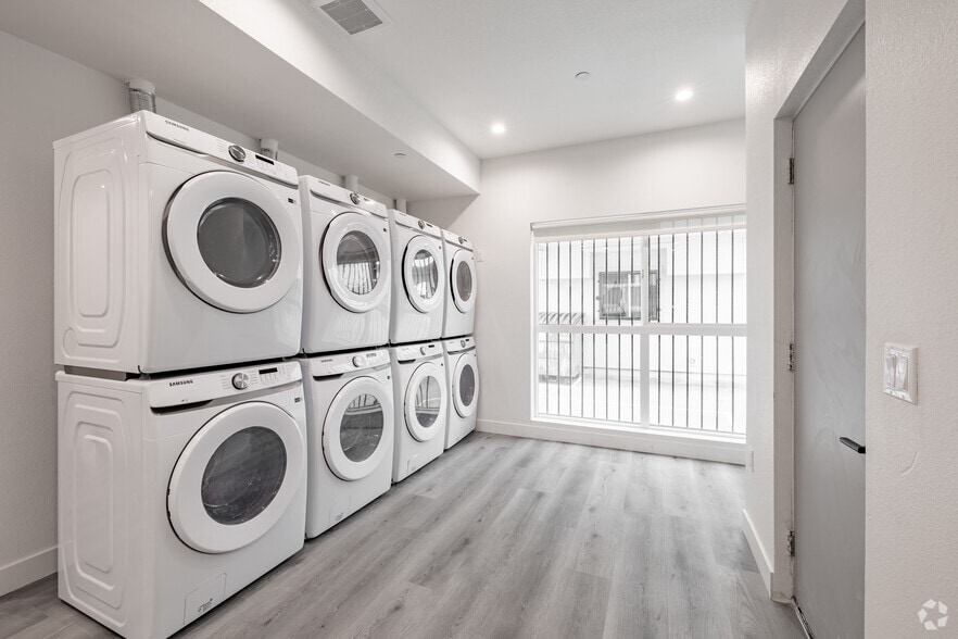 21BR, 15BA - 4,450SF - Laundry - 1366 West 35th St