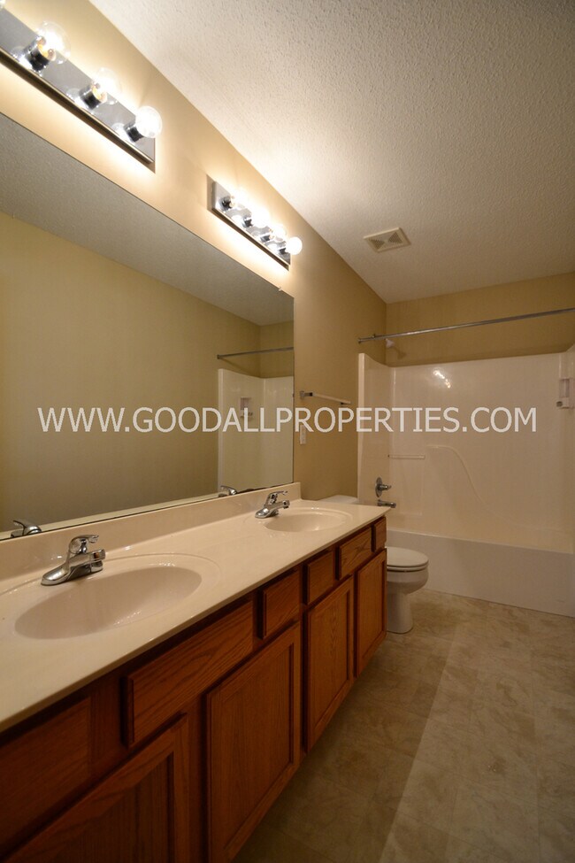 Building Photo - 4 Bedroom, 2.5 Bathroom Home in Johnston