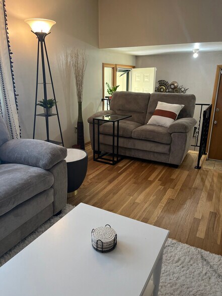 Building Photo - 4755 Esterbrook Rd