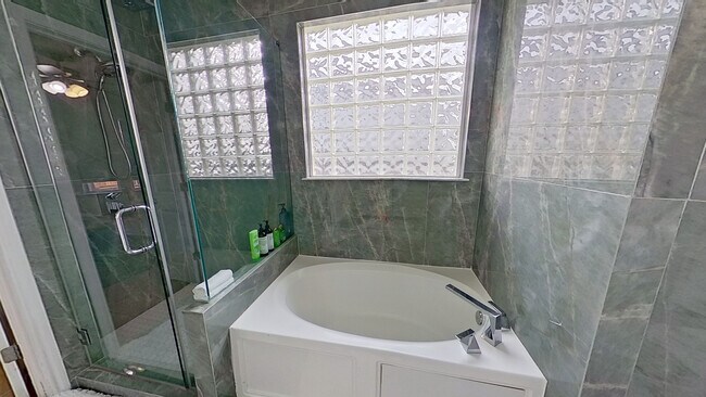 Building Photo - 1007 Brown Dr