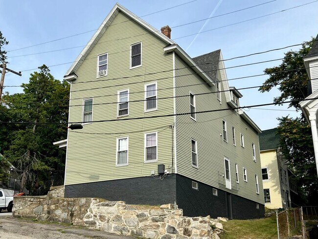 Building Photo - 471 Central St