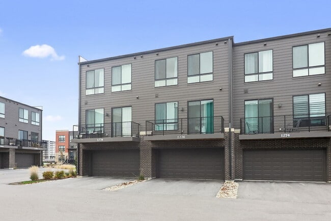 Building Photo - 1276 Lakepointe Dr