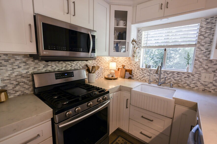 Kitchen - 28606 Saginaw Ct