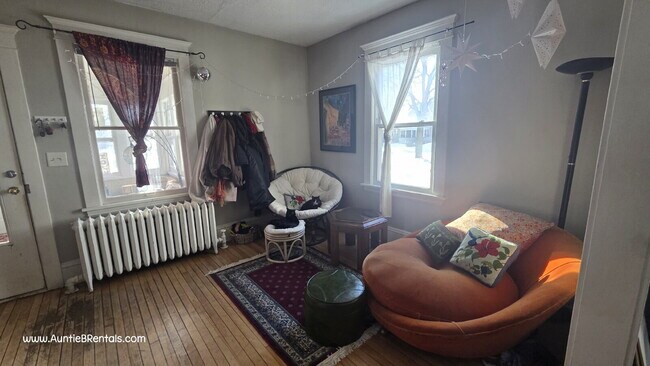 Building Photo - Beautiful single family home with near U of MN - 4 bed 2 bath